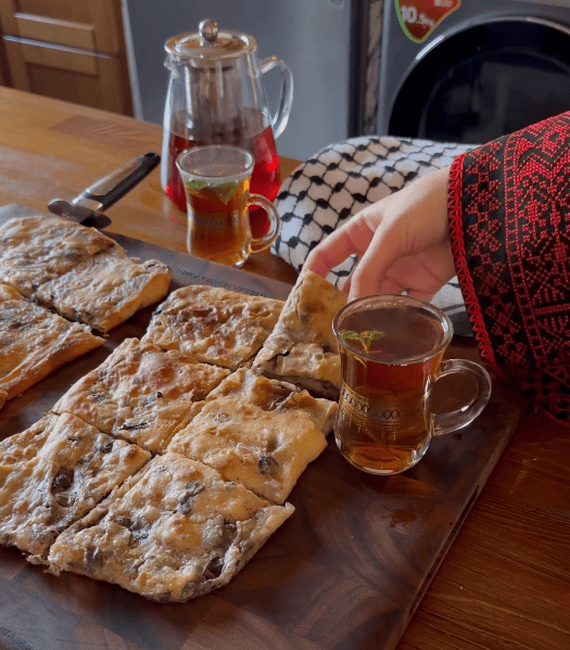 Palestinian Za’atar Mutabbaq